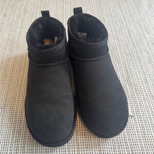 UGG Classic Ultra Mini Black Size 9